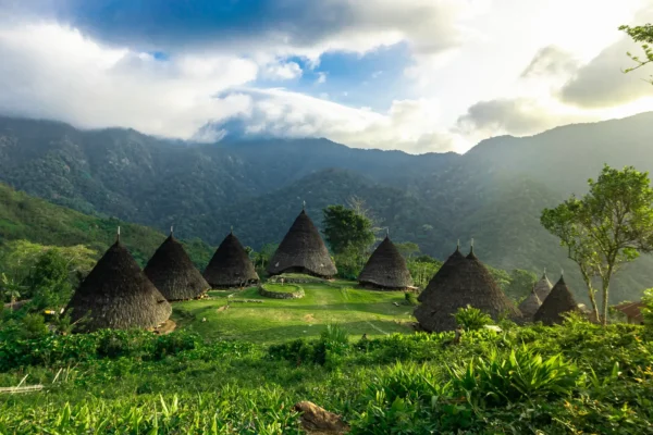 tempat petualangan luar ruang terbaik Indonesia