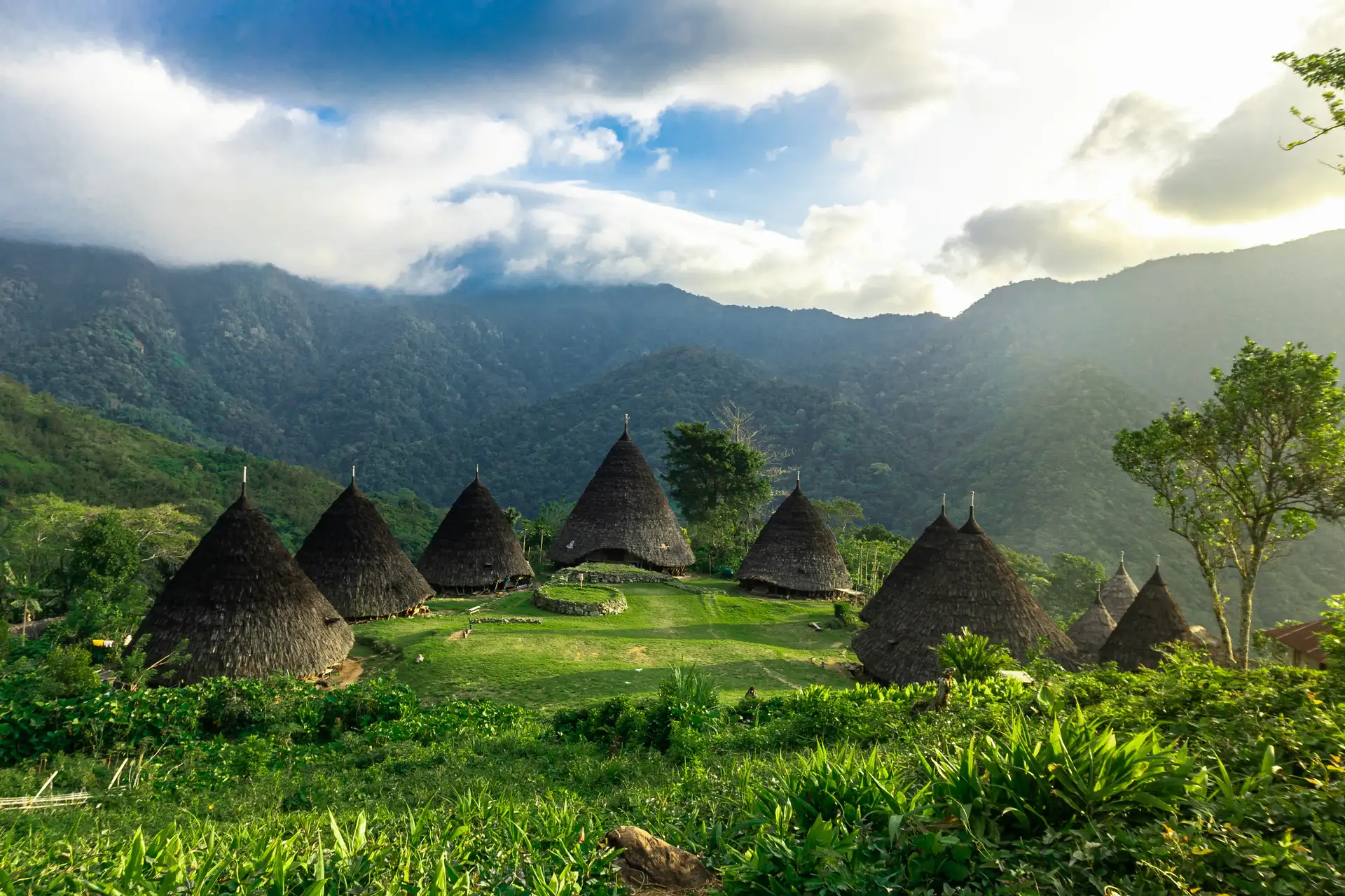 tempat petualangan luar ruang terbaik Indonesia